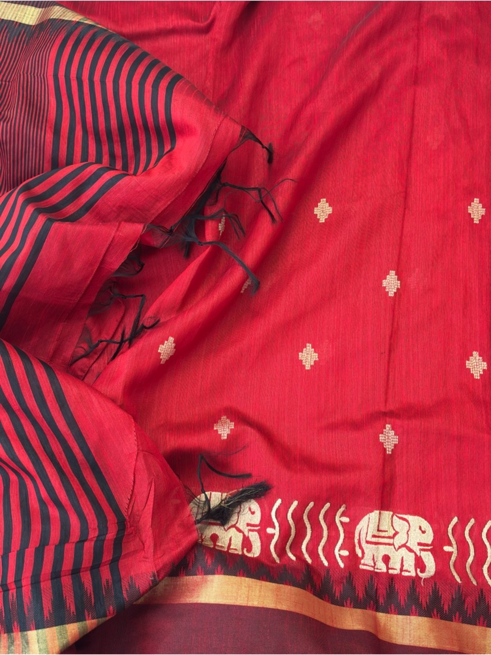 Saree with Blouse - Picture 5 of 16